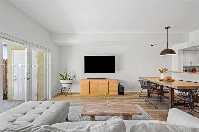 11845 SW 100th St ., Miami, FL 33186