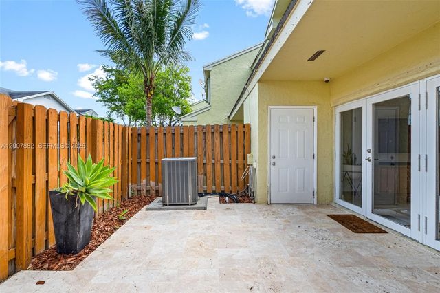 11845 SW 100th St ., Miami, FL 33186