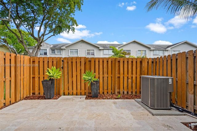 11845 SW 100th St ., Miami, FL 33186