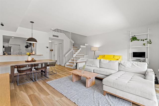 11845 SW 100th St ., Miami, FL 33186