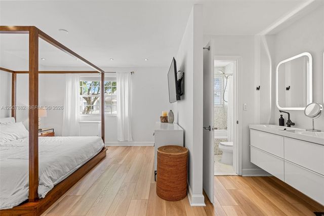 11845 SW 100th St ., Miami, FL 33186