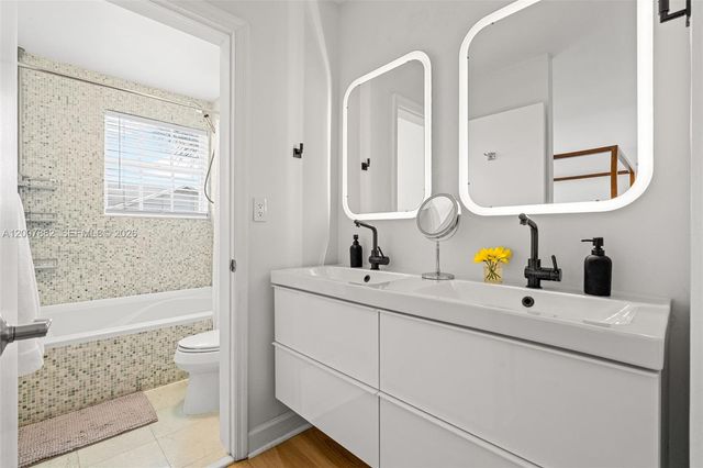 11845 SW 100th St ., Miami, FL 33186