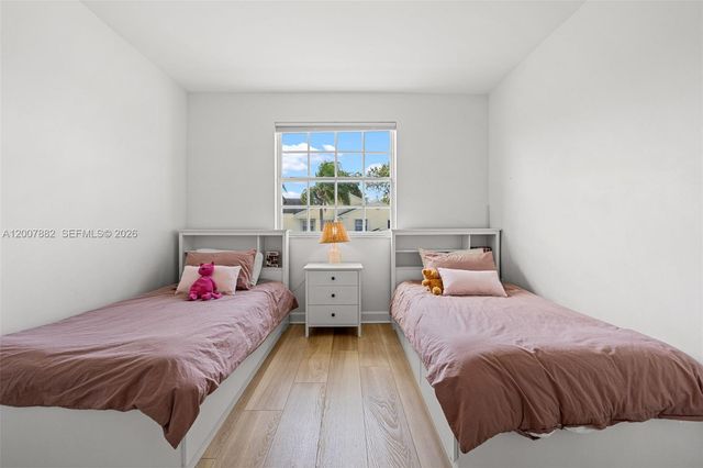 11845 SW 100th St ., Miami, FL 33186