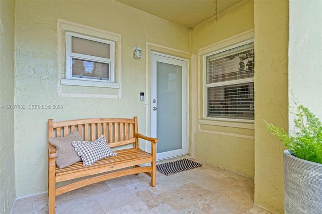 11845 SW 100th St ., Miami, FL 33186