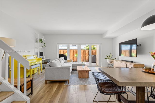 11845 SW 100th St ., Miami, FL 33186