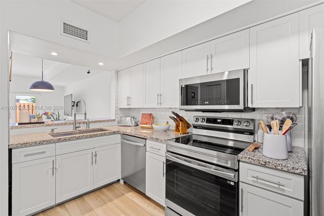 11845 SW 100th St ., Miami, FL 33186