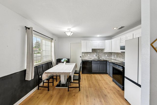 8751 Torrey Way, Elk Grove, CA 95624