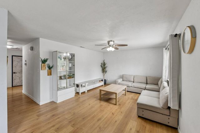 8751 Torrey Way, Elk Grove, CA 95624