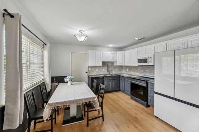 8751 Torrey Way, Elk Grove, CA 95624