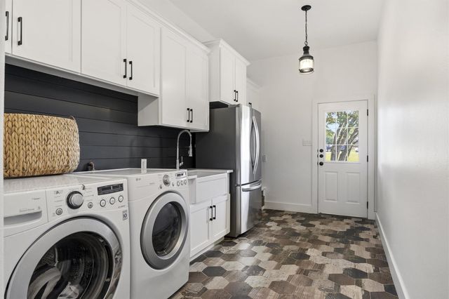 140 Vincas Shadow CT, Driftwood, TX 78619