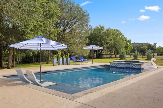140 Vincas Shadow CT, Driftwood, TX 78619