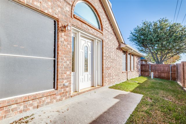 2620 Britany Circle, Bedford, TX 76022