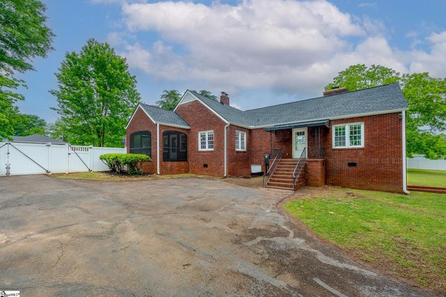 709 W Main Street, Pickens, SC 29671