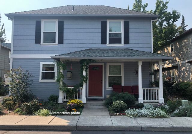 827 Blackberry Lane, Ashland, OR 97520