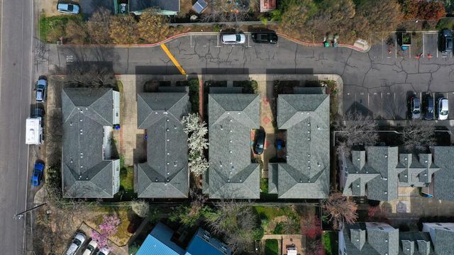 827 Blackberry Lane, Ashland, OR 97520