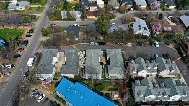 827 Blackberry Lane, Ashland, OR 97520