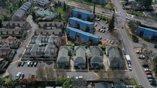 827 Blackberry Lane, Ashland, OR 97520