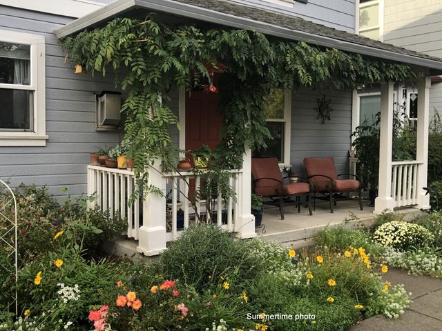 827 Blackberry Lane, Ashland, OR 97520