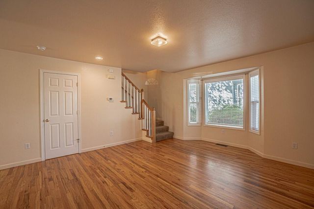 827 Blackberry Lane, Ashland, OR 97520