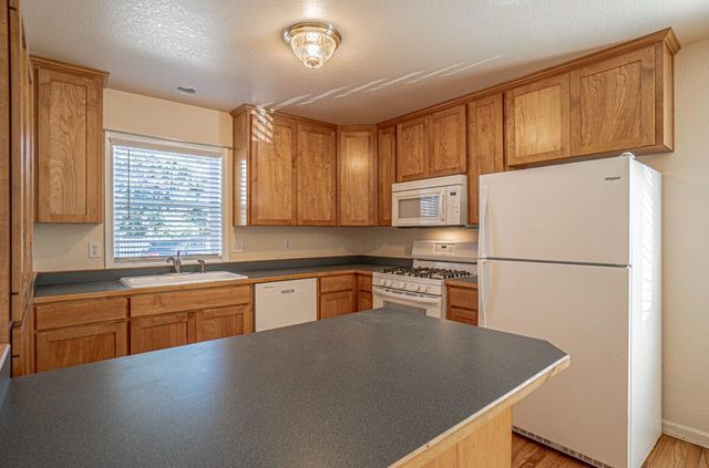 827 Blackberry Lane, Ashland, OR 97520