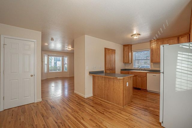 827 Blackberry Lane, Ashland, OR 97520