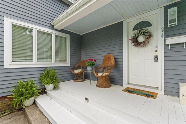 24 Cedar St, Westborough, MA 01581
