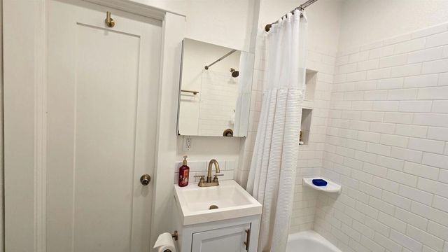 4383 81 Van Dyke Avenue, San Diego, CA 92105