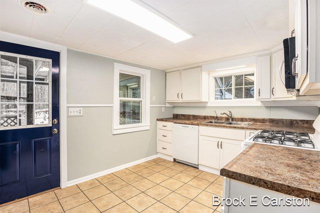 923 Wilson Avenue, Norton Shores City, MI 49441