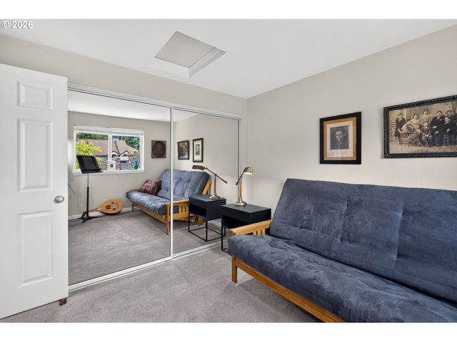 3926 CARMAN Dr, Lake Oswego, OR 97035