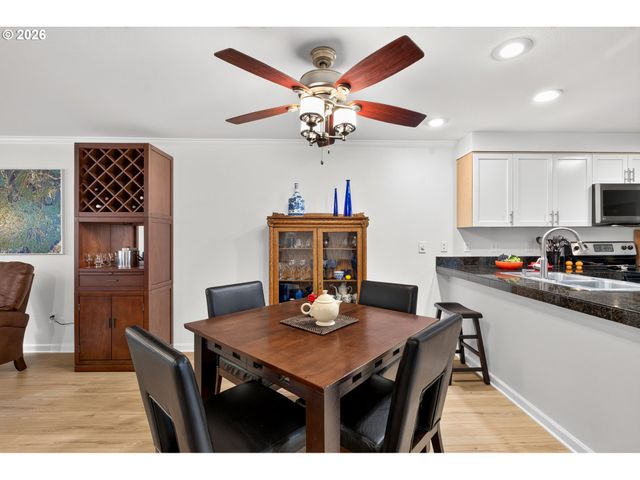 3926 CARMAN Dr, Lake Oswego, OR 97035