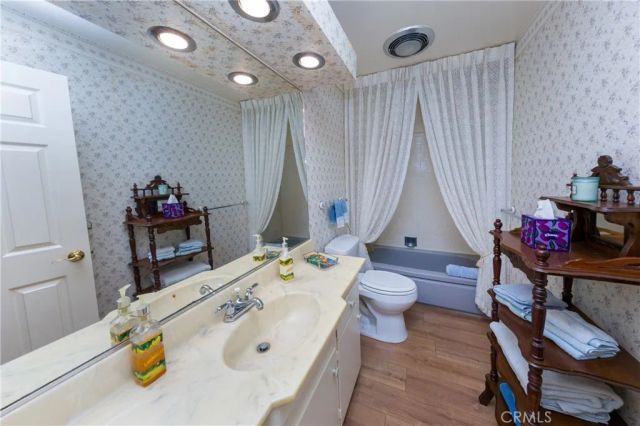 23321 Bassett Street, West Hills, CA 91307