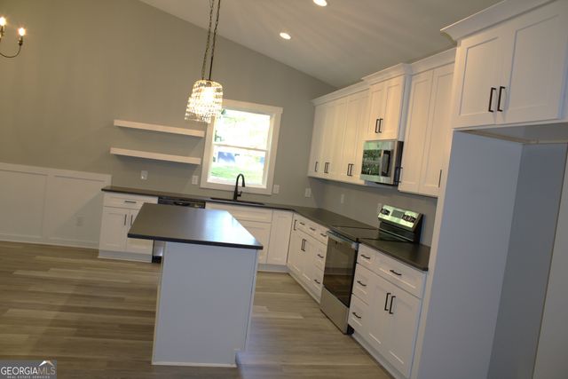 251 North Point Circle, Hartwell, GA 30643