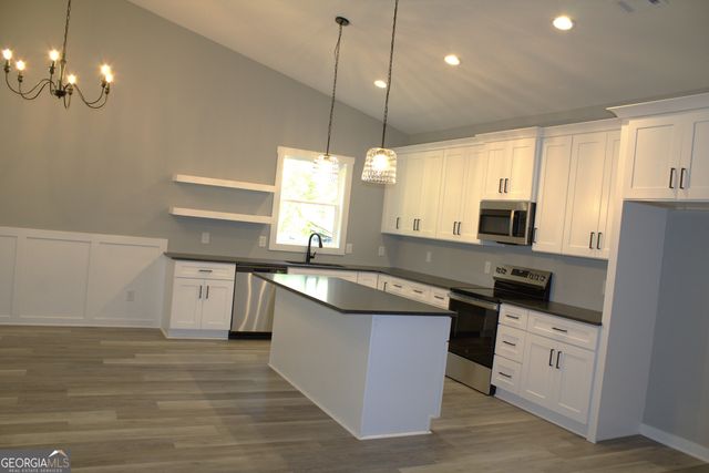 251 North Point Circle, Hartwell, GA 30643