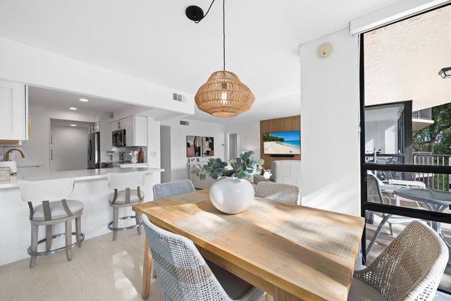 799 Jeffery Street 303, Boca Raton, FL 33487