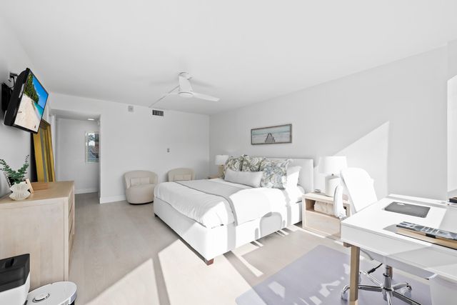 799 Jeffery Street 303, Boca Raton, FL 33487