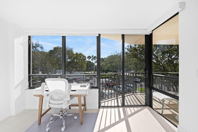 799 Jeffery Street 303, Boca Raton, FL 33487