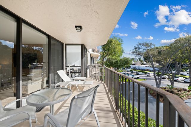 799 Jeffery Street 303, Boca Raton, FL 33487