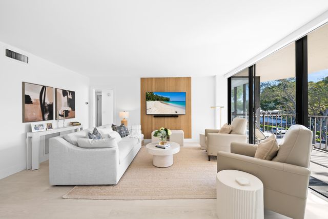 799 Jeffery Street 303, Boca Raton, FL 33487