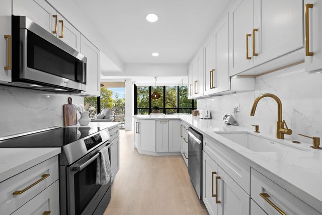 799 Jeffery Street 303, Boca Raton, FL 33487