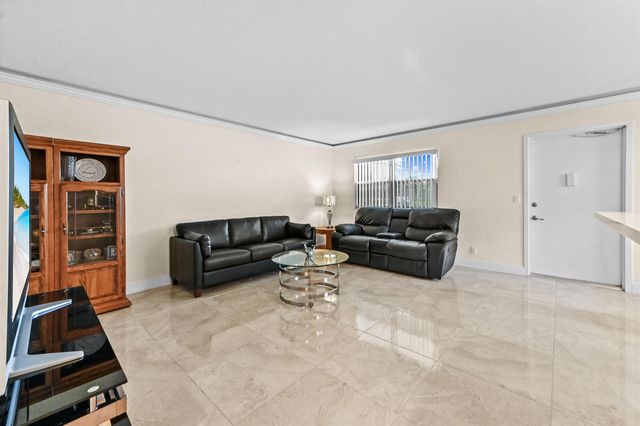 205 Flanders E, Delray Beach, FL 33484