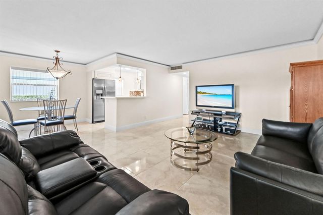 205 Flanders E, Delray Beach, FL 33484