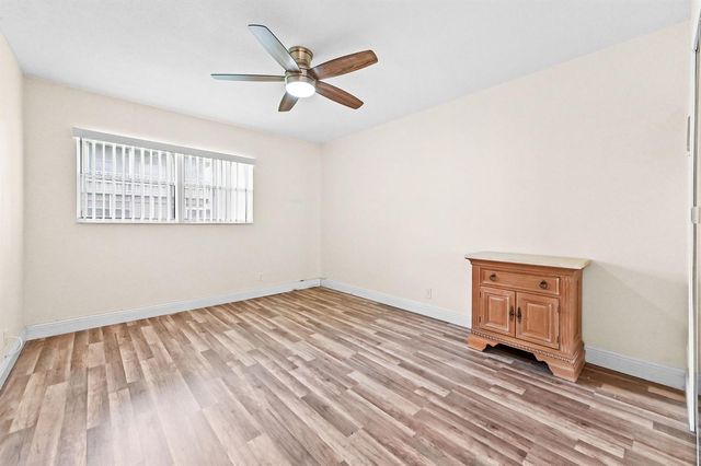 205 Flanders E, Delray Beach, FL 33484
