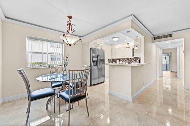 205 Flanders E, Delray Beach, FL 33484