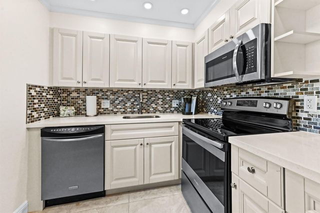 205 Flanders E, Delray Beach, FL 33484