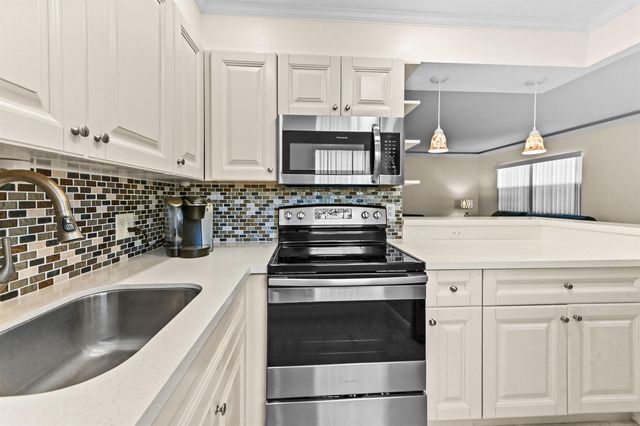 205 Flanders E, Delray Beach, FL 33484