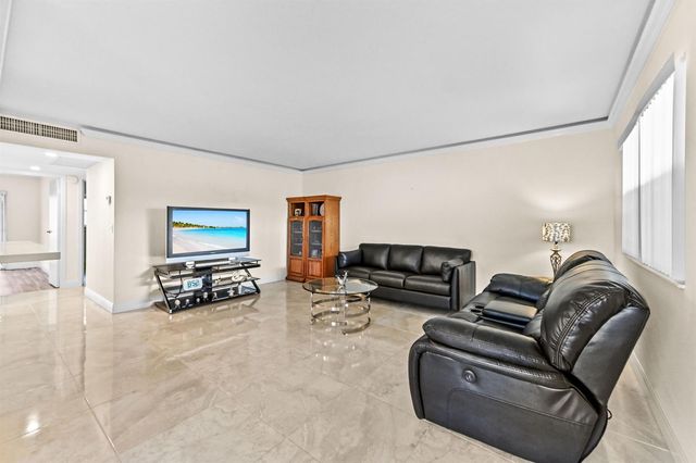 205 Flanders E, Delray Beach, FL 33484