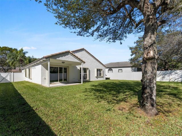 1861 NW 142nd Ter, Pembroke Pines, FL 33028