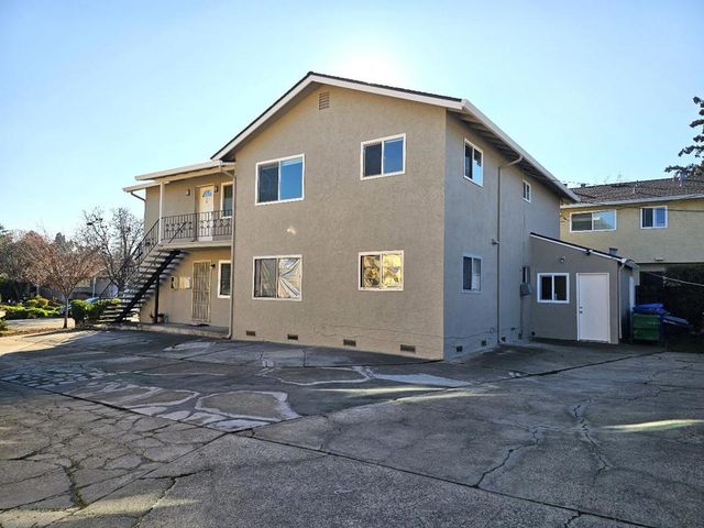 551 Northlake Drive, San Jose, CA 95117