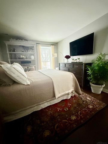 52163 Heatherstone Avenue, Macomb Twp, MI 48042