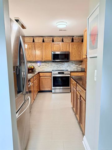 52163 Heatherstone Avenue, Macomb Twp, MI 48042